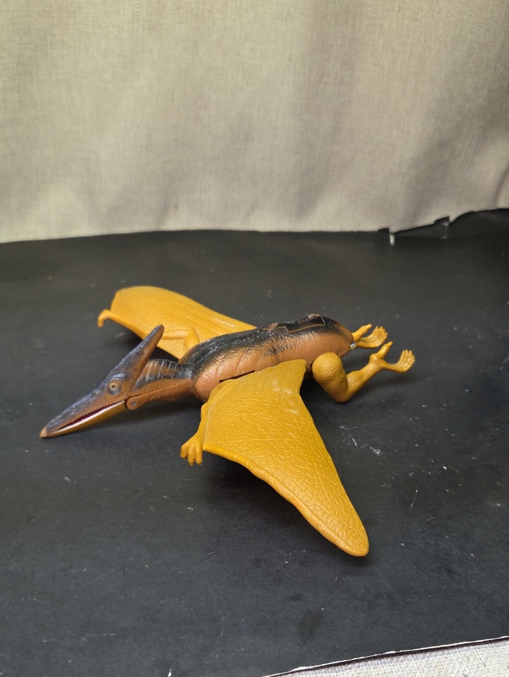 Dragon-i Pterodactyl Dinosaur Toy Electronic Light Up Eyes & Noises Works